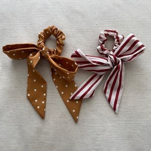 Bundle of 2 Urban Outfitters Bows